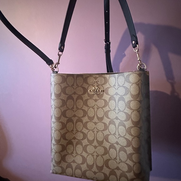 Coach Bucket Bag - Picture 7 of 7